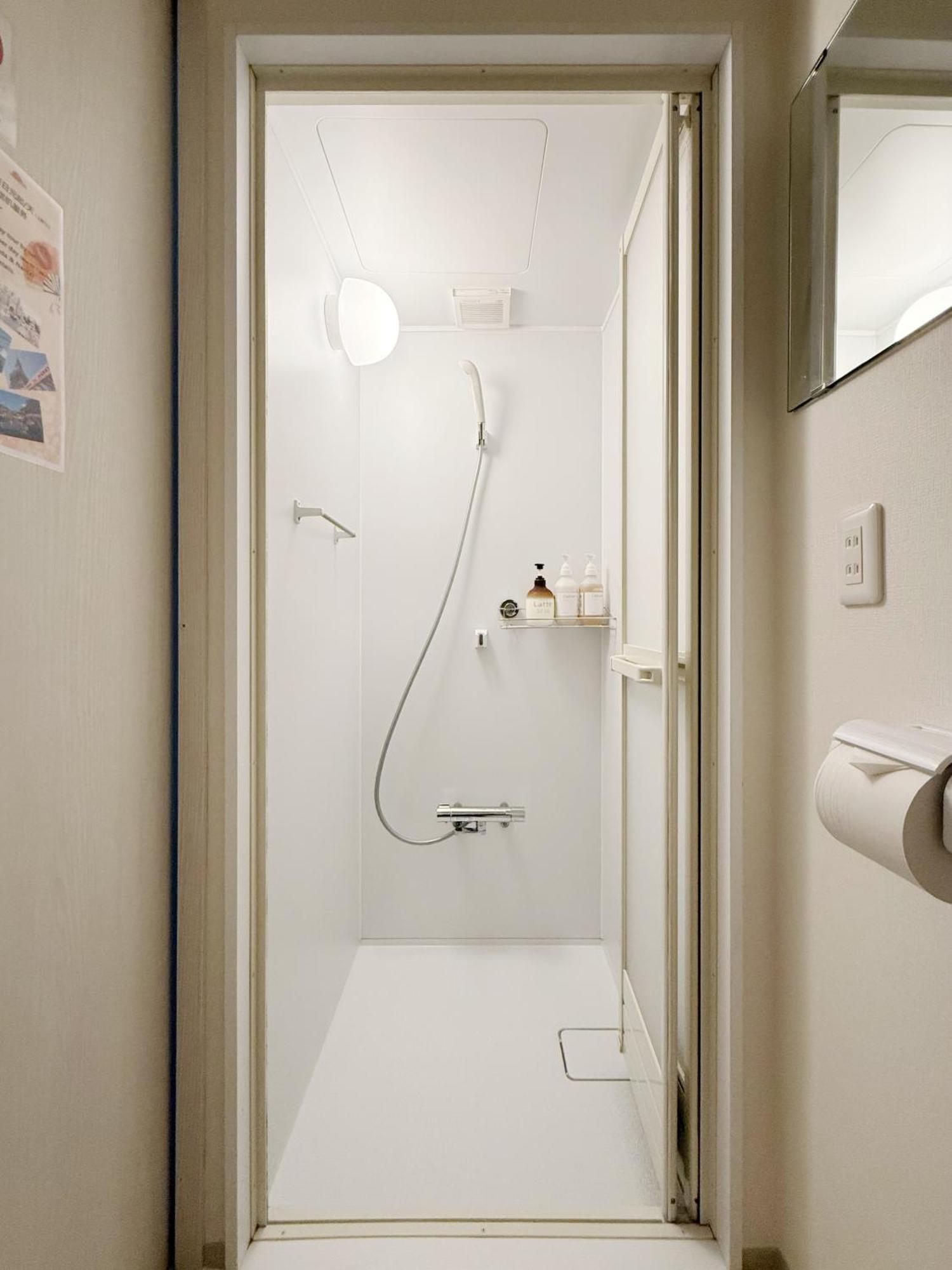 Louis House In Ueno Area Close To Jr Yamanote Line & Metro Ginza Line Walk To Ueno Park And Ameyoko *